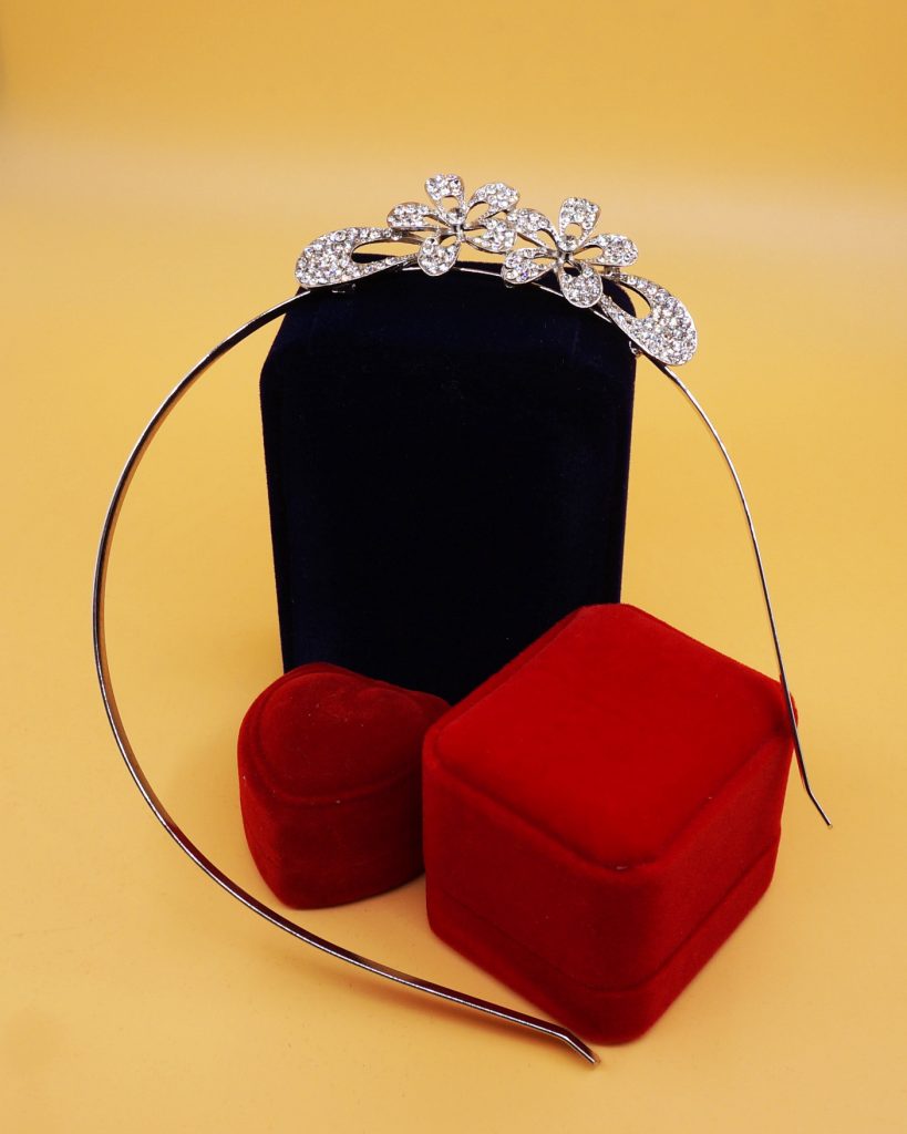 Wholesale Crown & Other Stones Fashion Accessories